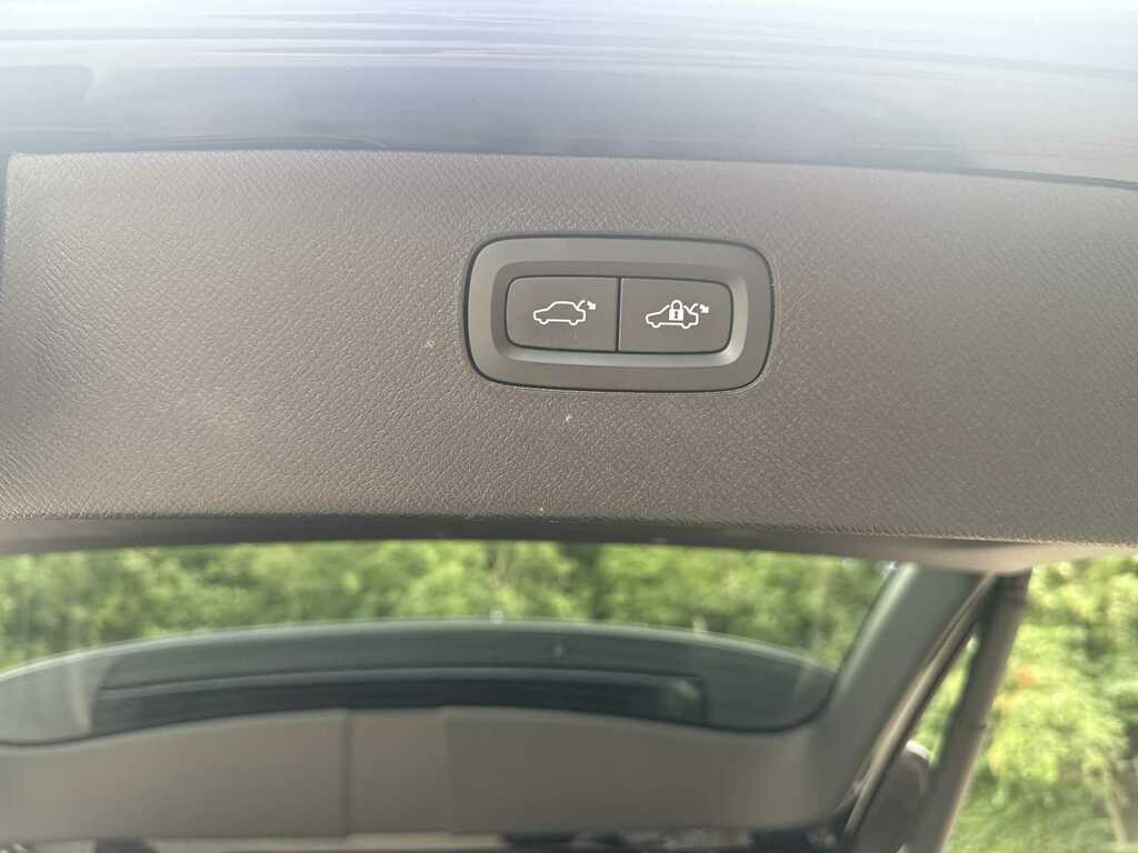 Volvo XC90 T8 Recharge R-design 455Bhp Sunroof,22alloys,cli Black #23