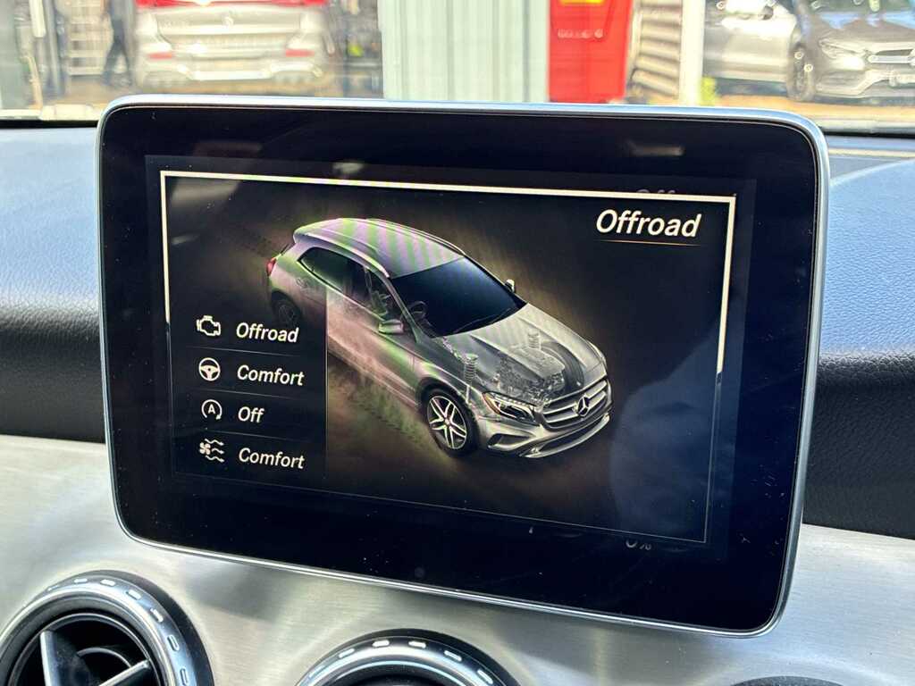 Mercedes-Benz GLA Class 2.1 Gla200d Sport Premium Euro 6 Ss White #40