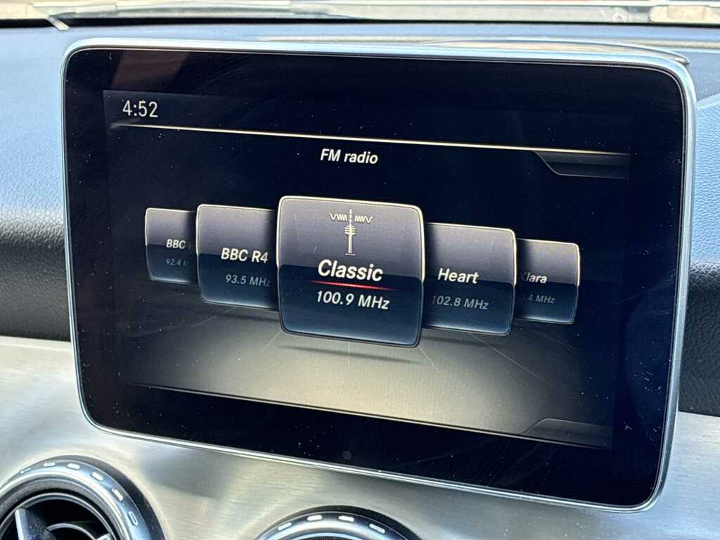 Mercedes-Benz GLA Class 2.1 Gla200d Sport Premium Euro 6 Ss White #26
