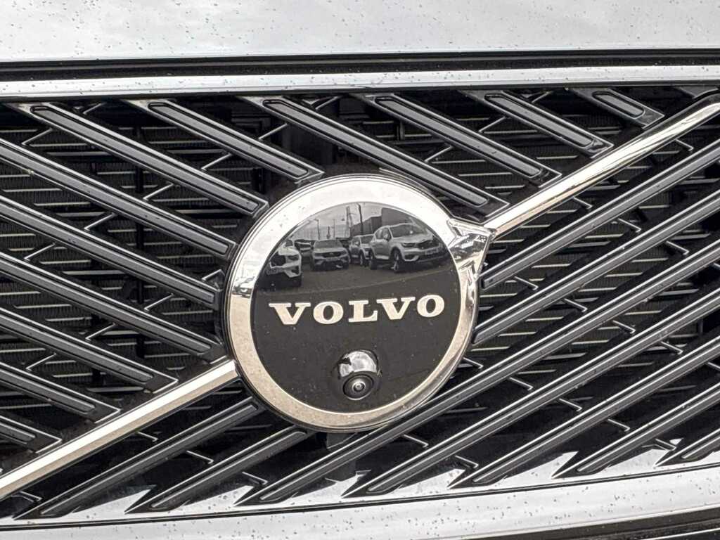 Volvo XC60 2.0 B5p Ultra Dark Awd Geartronic SD26UZU Black #3