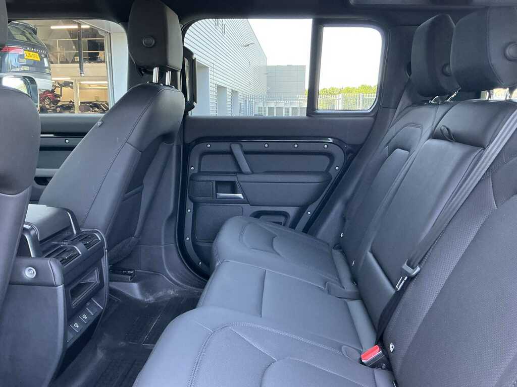 Land Rover Defender 110 3.0 D250 X-dynamic Se 110 Black #4