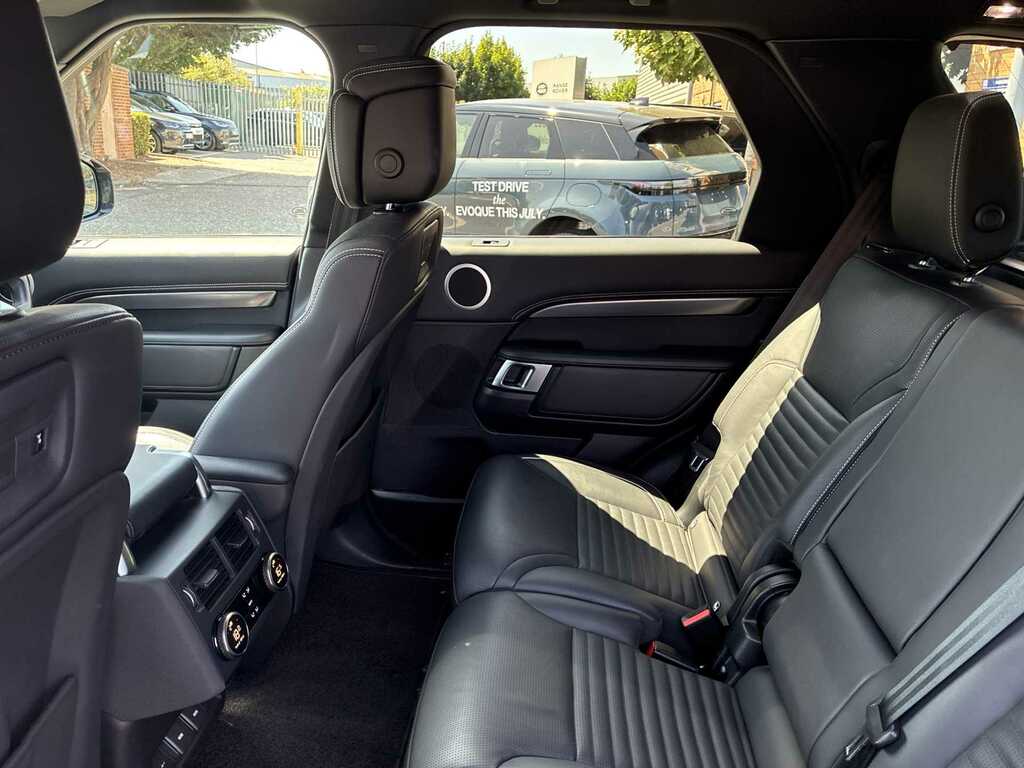 Land Rover Discovery 3.0 D300 Metropolitan Edition EY73ZZC Grey #4
