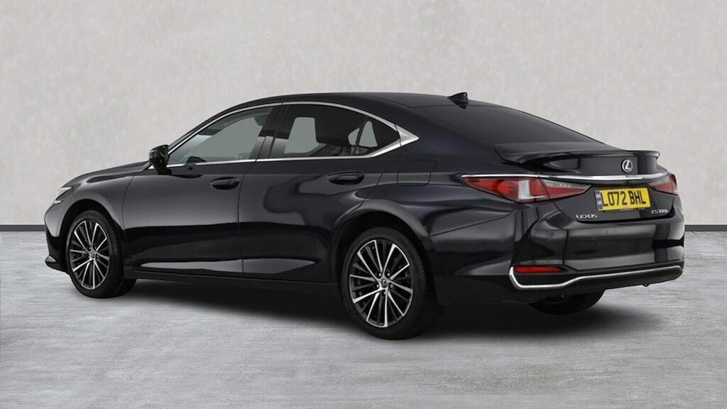 Lexus ES 300H 2.5 Cvt Premium Edition Black #2