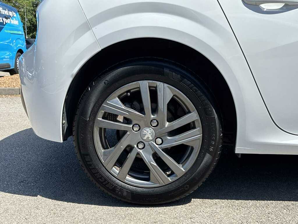 Peugeot 208 1.2 Puretech 100 Active Premium LG22HNH White #6
