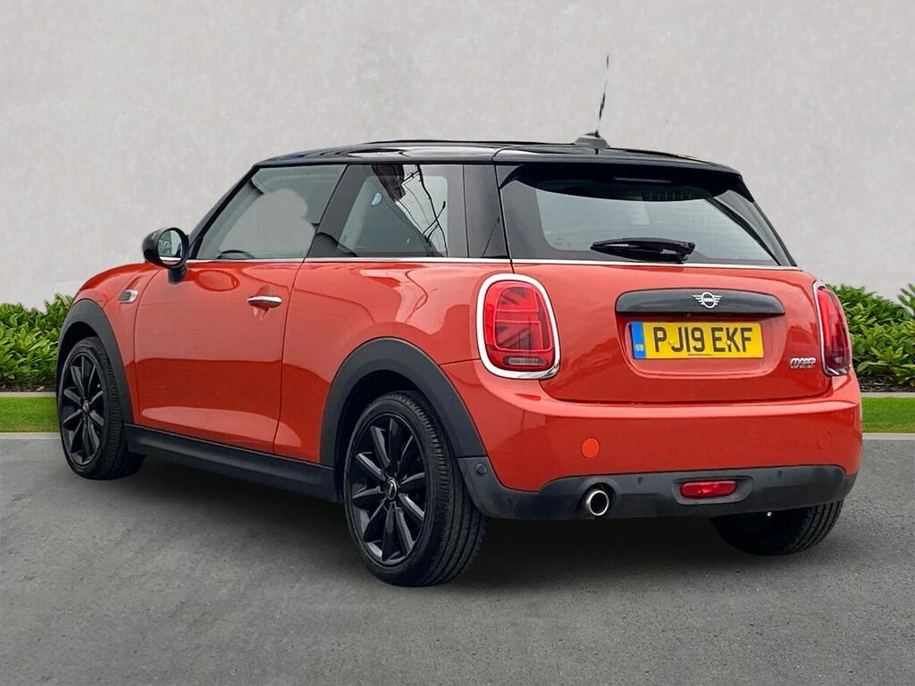 Mini Hatch Cooper 1.5 Classic Ii Man Hatchback Orange