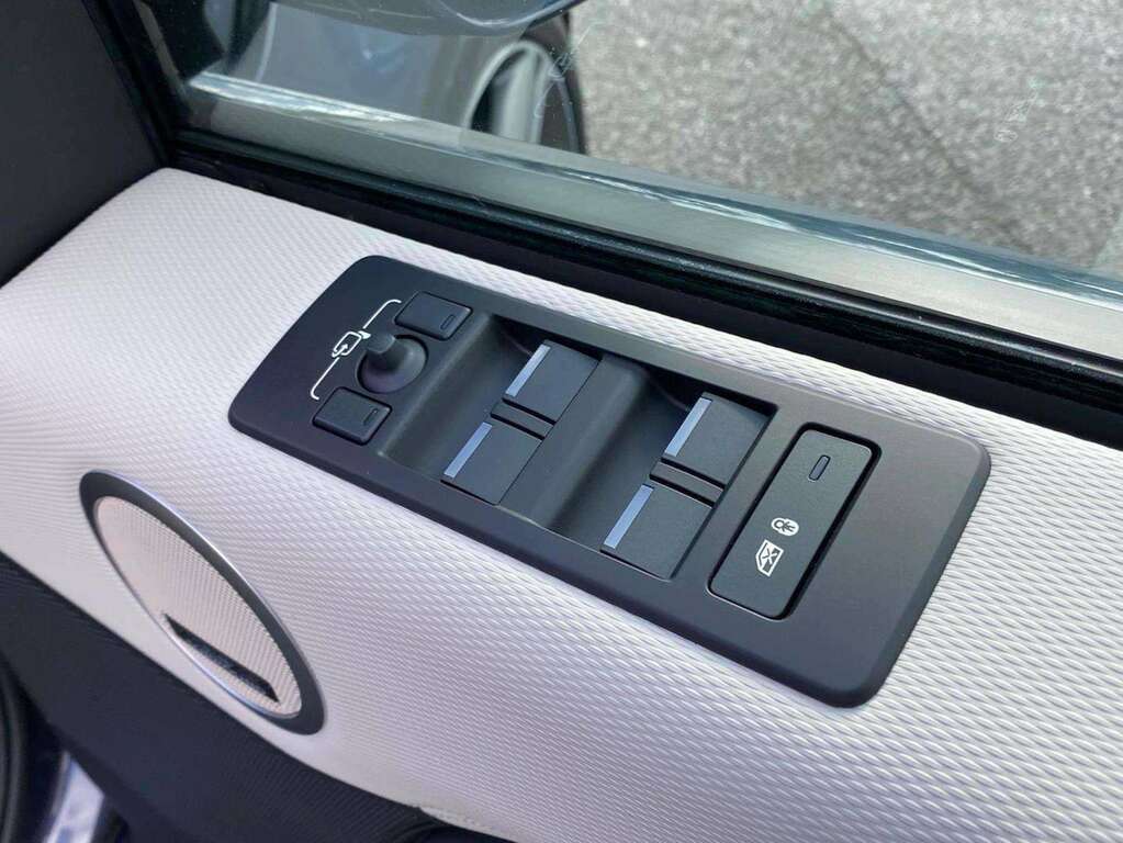 Land Rover Discovery 3.0 D300 Mhev Metropolitan Edition Suv Silver #33