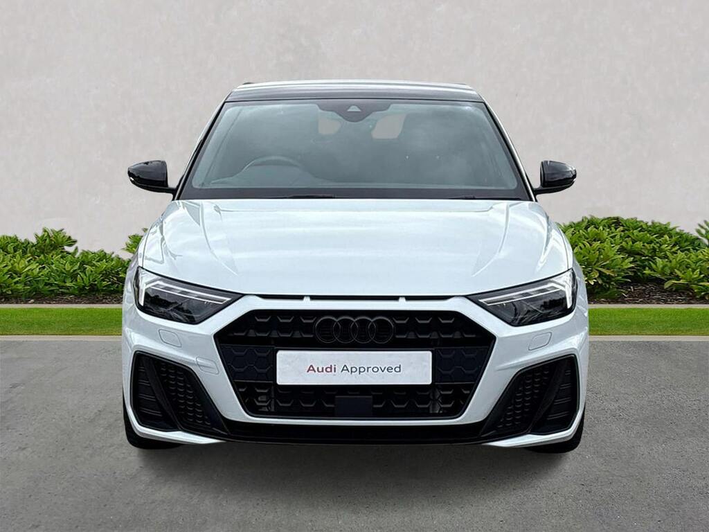 Audi A1 1.0 Tfsi 30 Black Edition Sportback Man White #5