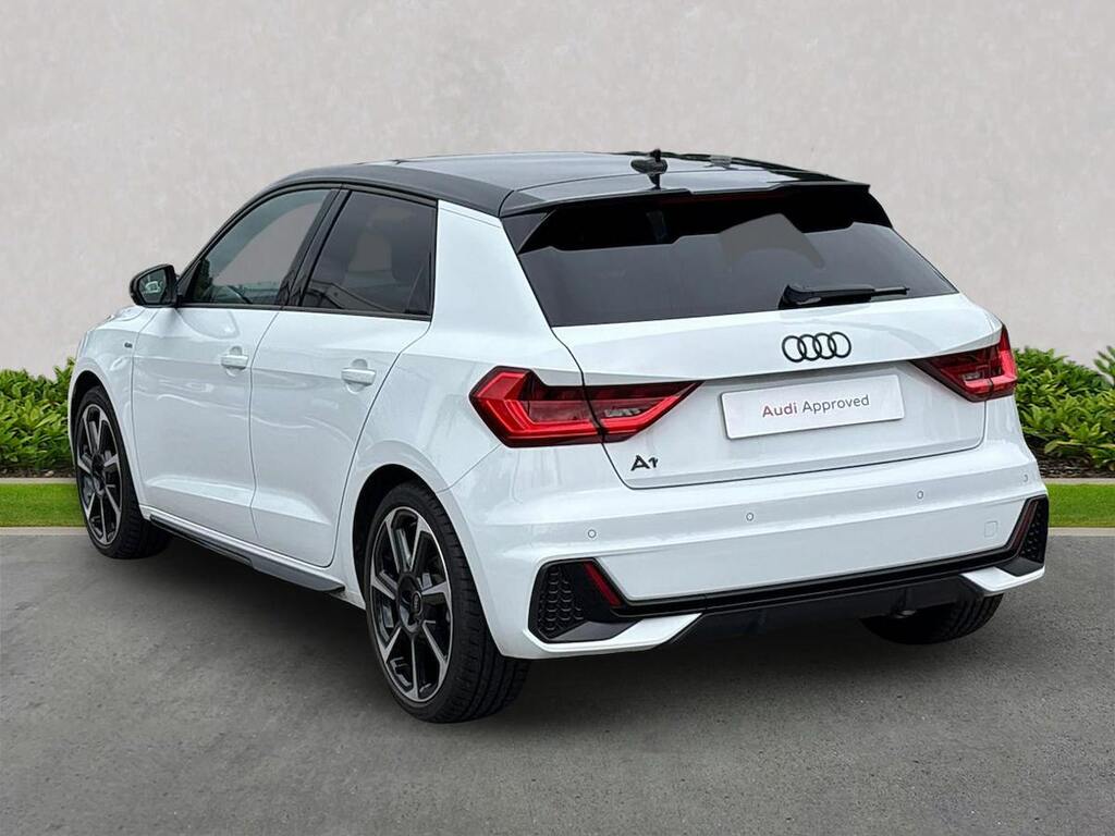 Audi A1 1.0 Tfsi 30 Black Edition Sportback Man White #2