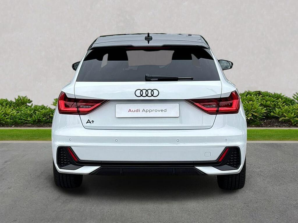 Audi A1 1.0 Tfsi 30 Black Edition Sportback Man White #4
