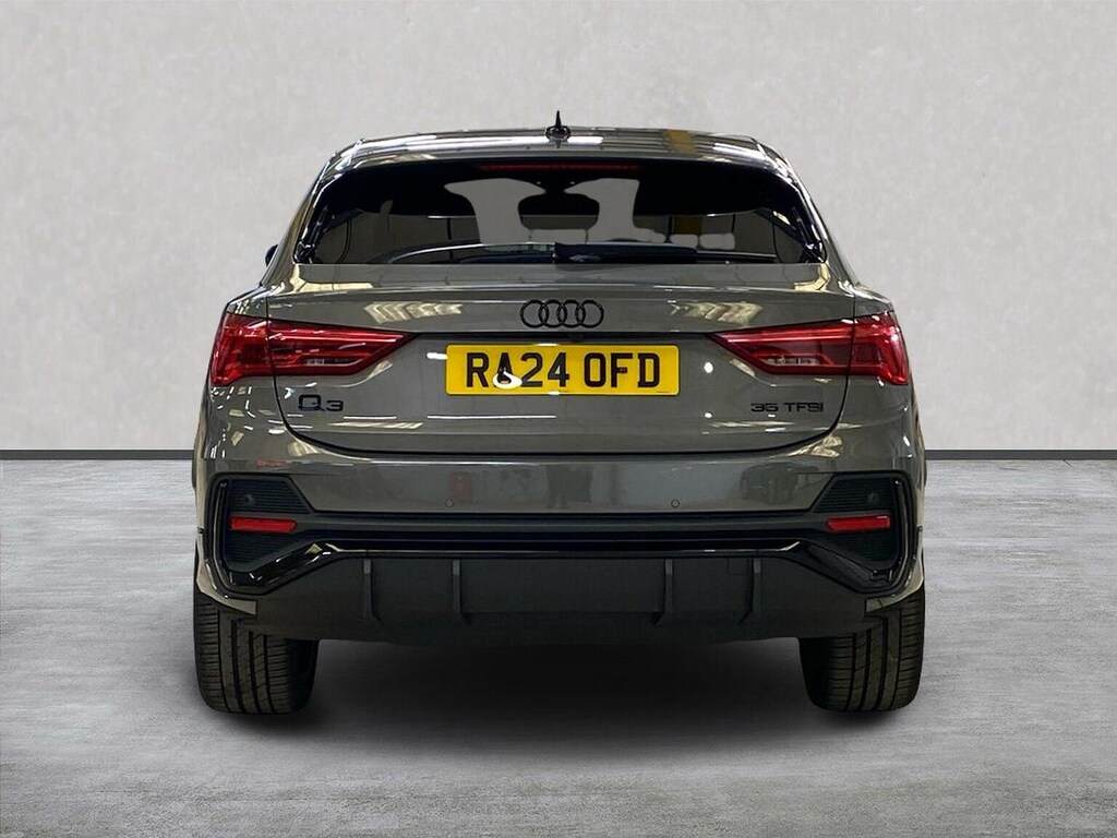 Audi Q3 Audi Q3 Sportback O Black Edition 35 Tfsi 150 Ps RA24OFD Grey #4