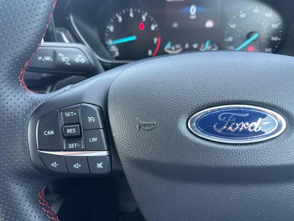 Ford Focus Focus Titanium 1.0L Ecoboost 125Ps Fwd 6 Sp Silver #26