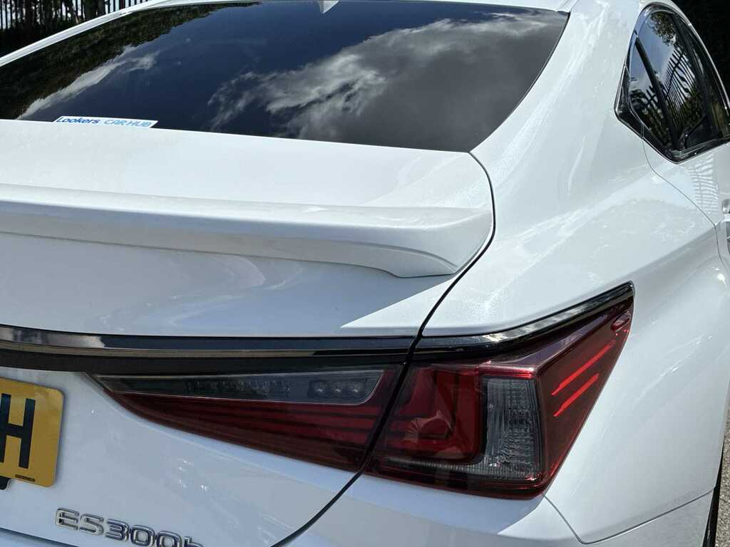 Lexus ES 300H 2.5 F-sport Cvt With Takumi Pack Red #28