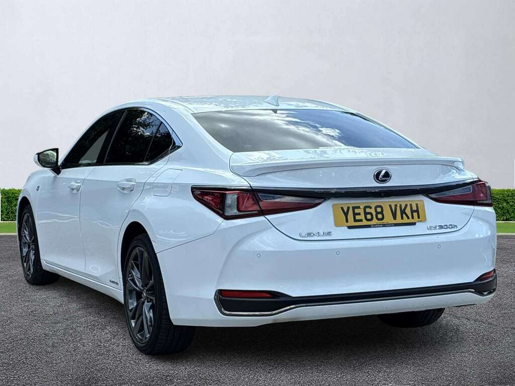 Lexus ES 300H 2.5 F-sport Cvt White #2