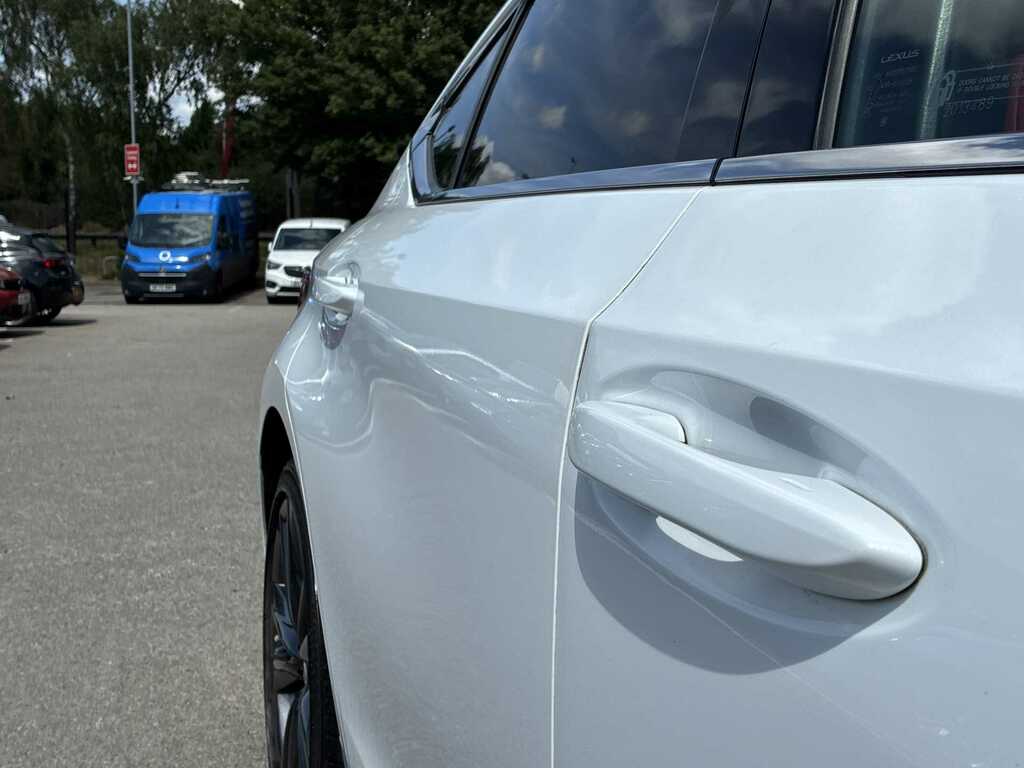 Lexus ES 300H 2.5 F-sport Cvt With Takumi Pack Red #29