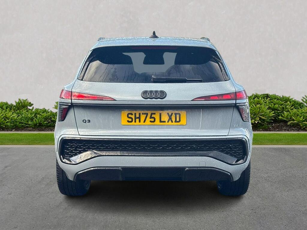 Audi Q3 1.5 E-hybrid Launch Edition S Tronic Grey #4