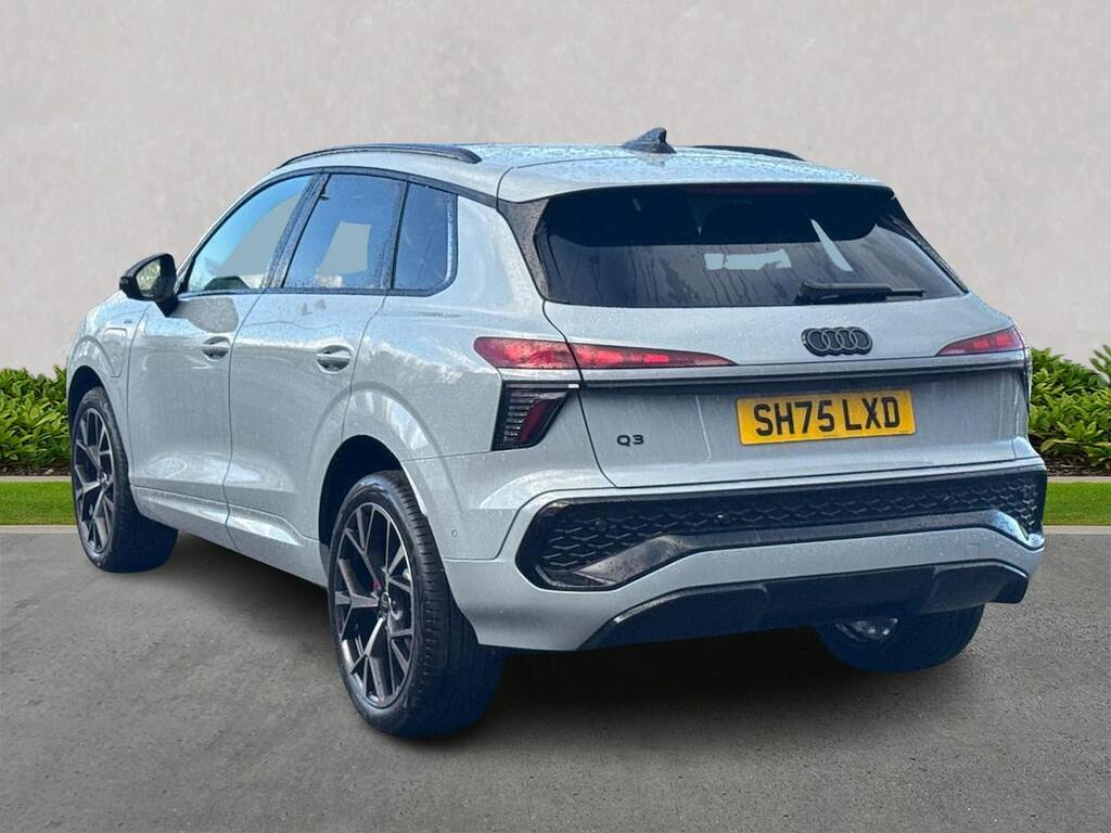Audi Q3 1.5 E-hybrid Launch Edition S Tronic Grey #2