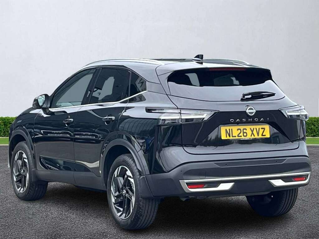 Nissan Qashqai 1.3 Dig-t Mh N-connecta NL26XVZ Black #2