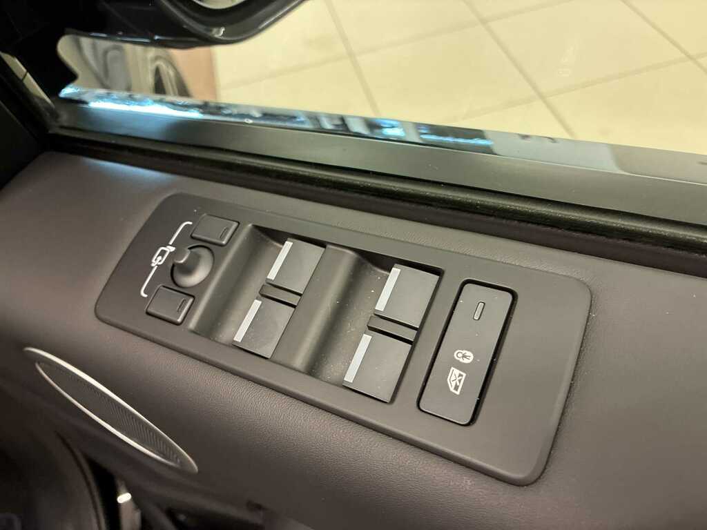 Land Rover Discovery D350 Se Commercial Santorini Black Black #24