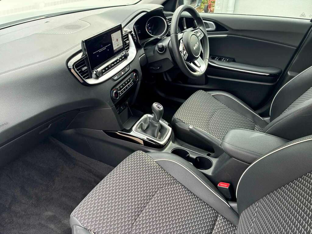Kia Xceed 1.5 T-gdi 3 Suv Dct Euro 6 Ss 138 B Black #7