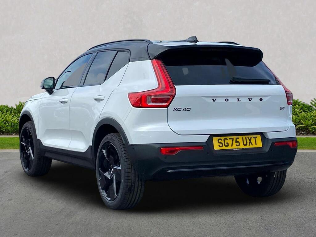 Volvo XC40 2.0 B4p Ultra Black Edition White #2