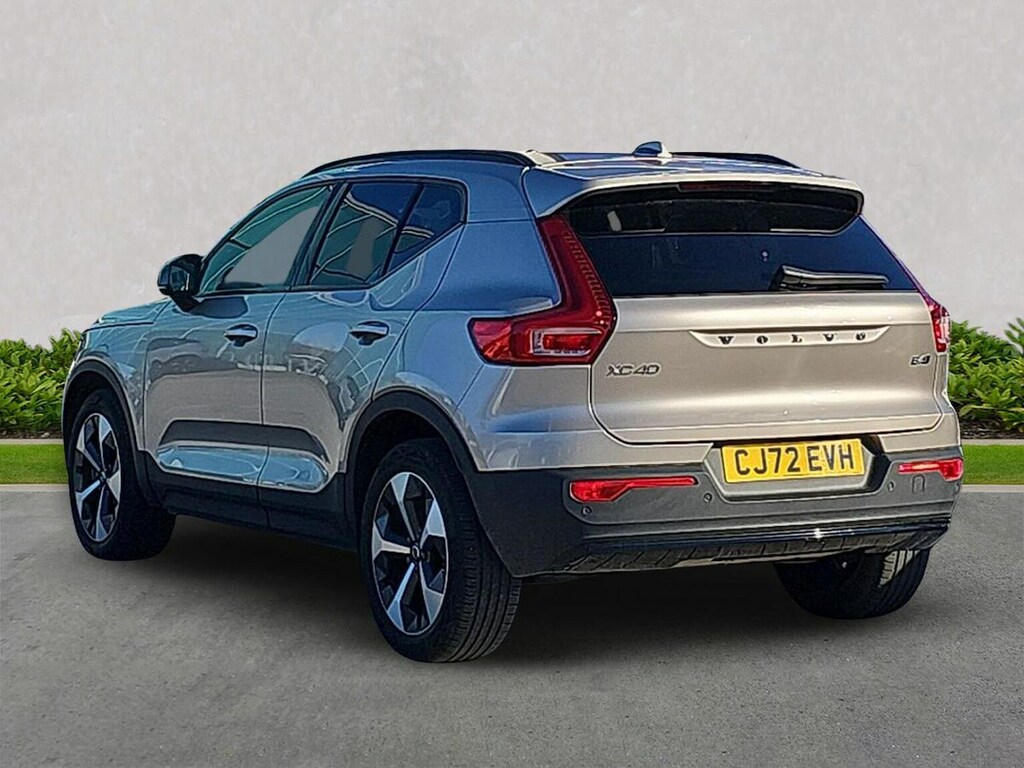 Volvo XC40 2.0 B4p Plus Dark Gold #2