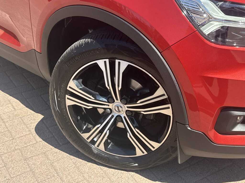 Volvo XC40 1.5 T3 163 Inscription Pro Geartronic Red #3