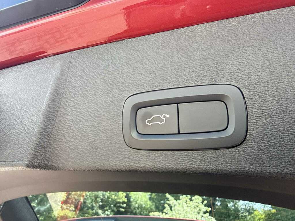 Volvo XC40 1.5H T4 Recharge 10.7Kwh Plus Suv Plug- Red #22