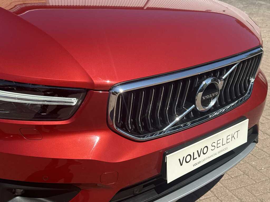 Volvo XC40 1.5 T3 163 Inscription Pro Geartronic Red #5