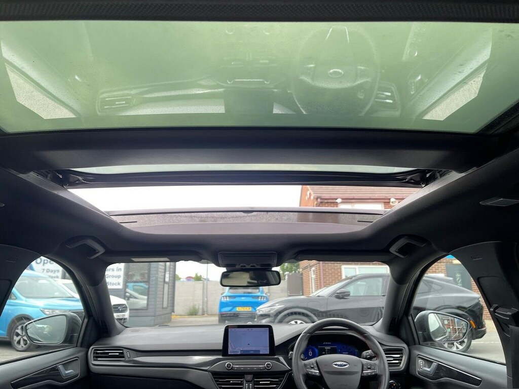 Ford Focus 1.0T Ecoboost Zetec Estate 125 P White #32
