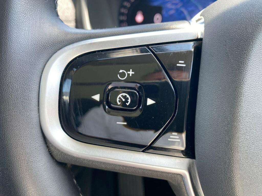 Volvo XC90 2.0 T8 18.8Kwh Core Suv Plug-in Hybrid Black #26