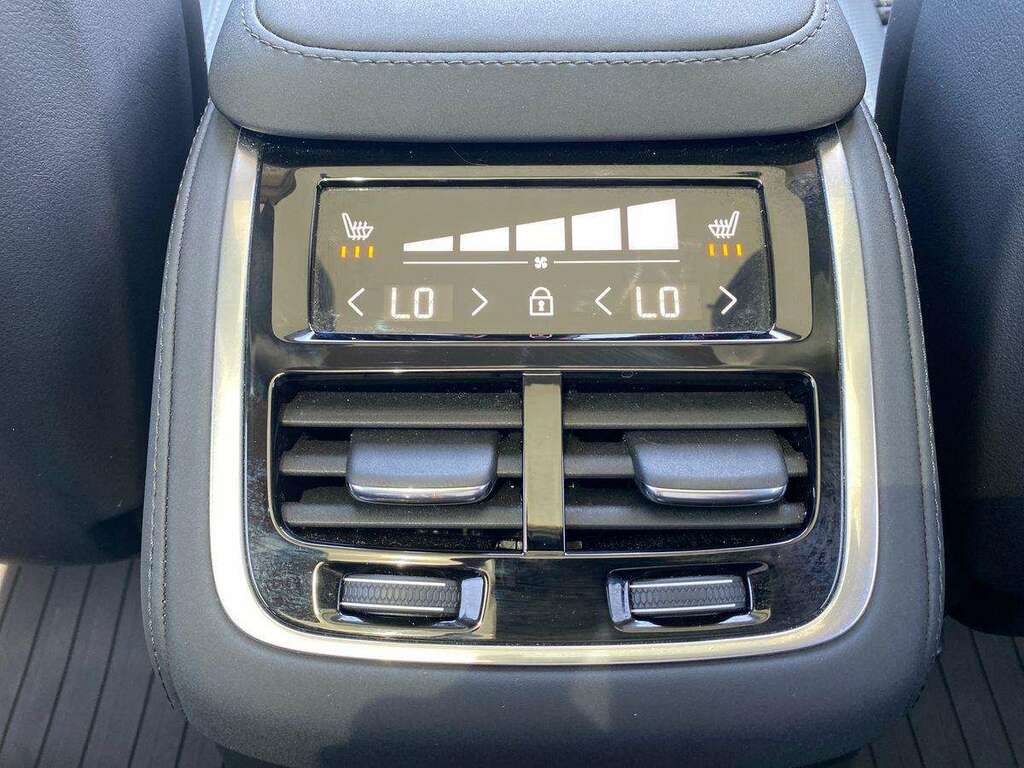 Volvo XC90 2.0 T8 18.8Kwh Core Suv Plug-in Hybrid Black #36