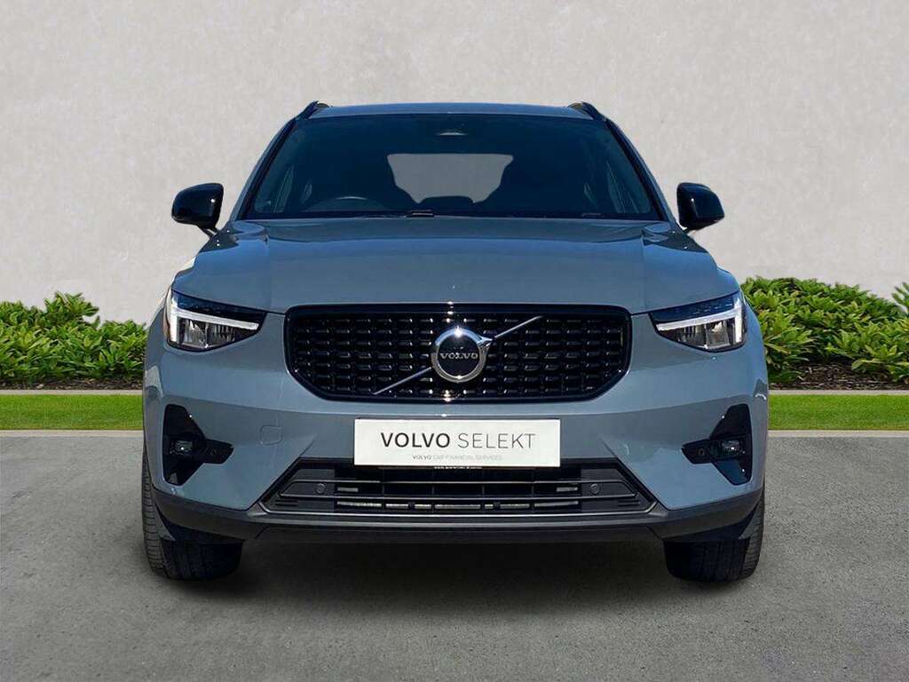 Volvo XC40 2.0 B3p Plus Dark Grey #5