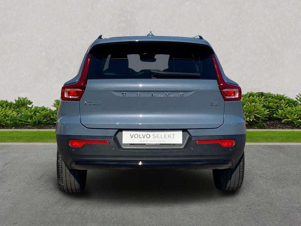 Volvo XC40 2.0 B3p Plus Dark Grey #4