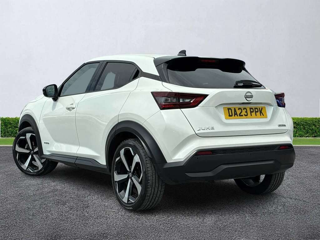 Nissan Juke 1.6 Hybrid Tekna White #2
