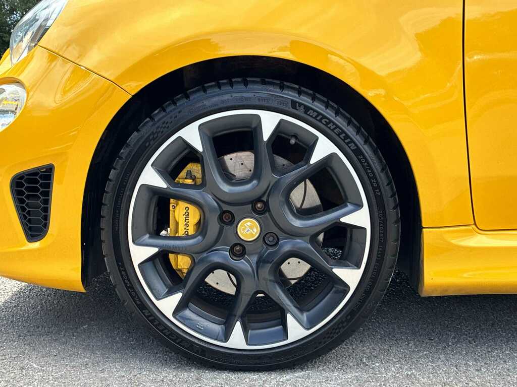 Abarth 595 1.4 T-jet 180 Competizione MH68YKS Yellow #6