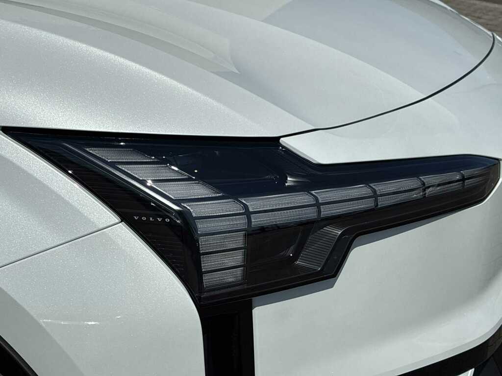 Volvo EX30 200Kw Sm Extended Range Plus 69Kwh White #6