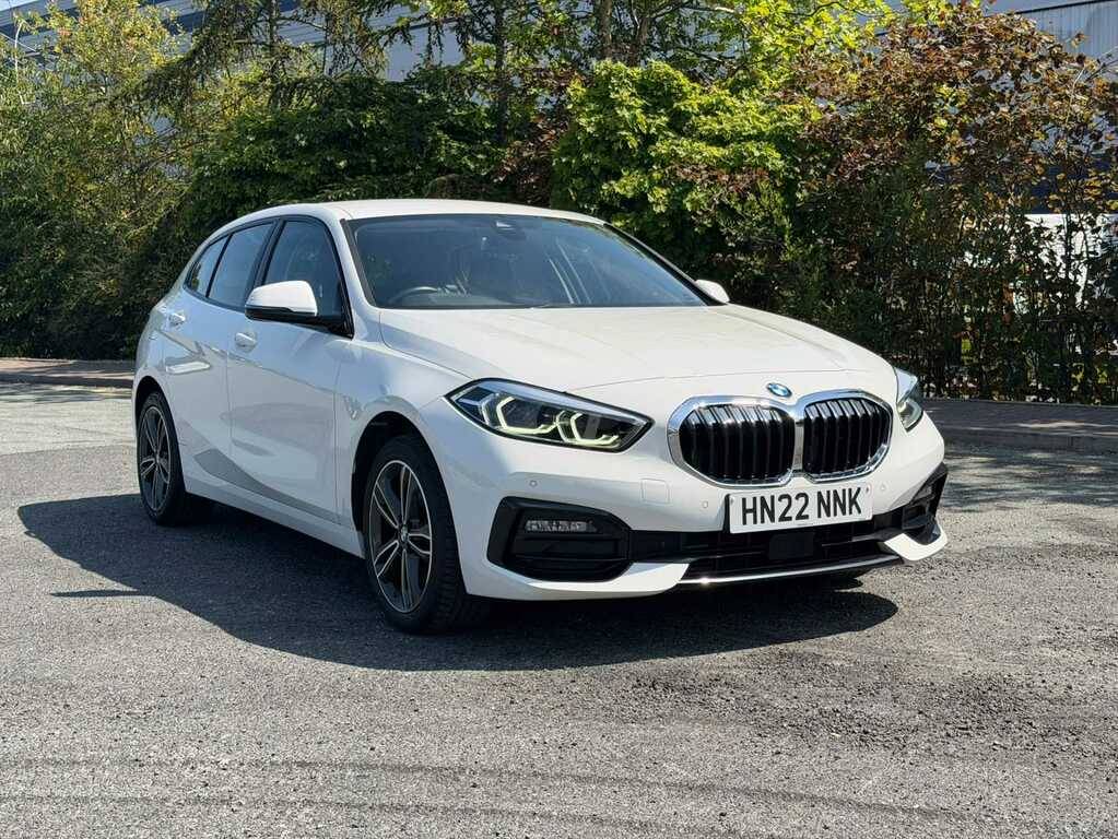 BMW 1 Series 118I 136 Sport Live Cockpit Professional White