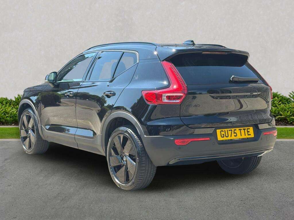 Volvo XC40 2.0 B4p Plus Black Edition GU75TTE Black #2