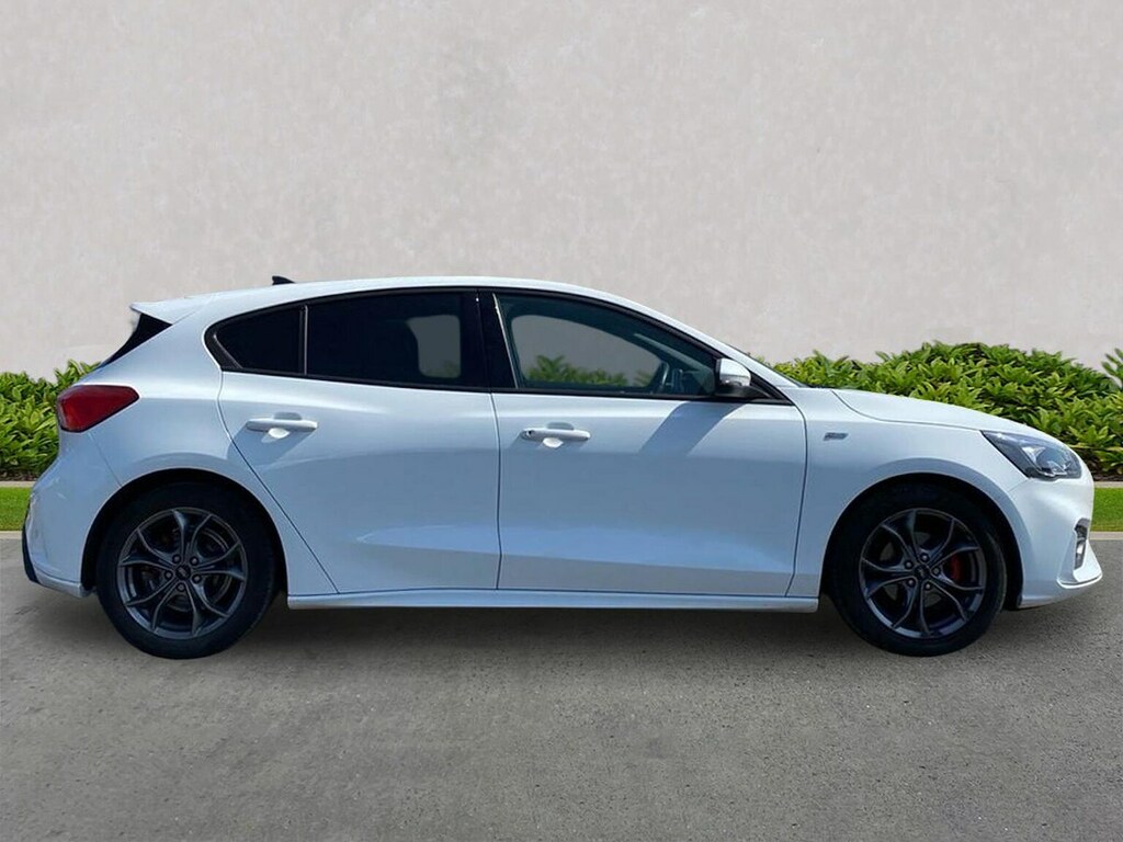 Ford Focus 1.0 Ecoboost Hybrid Mhev 125 St-line Edition YO71AYB White #3