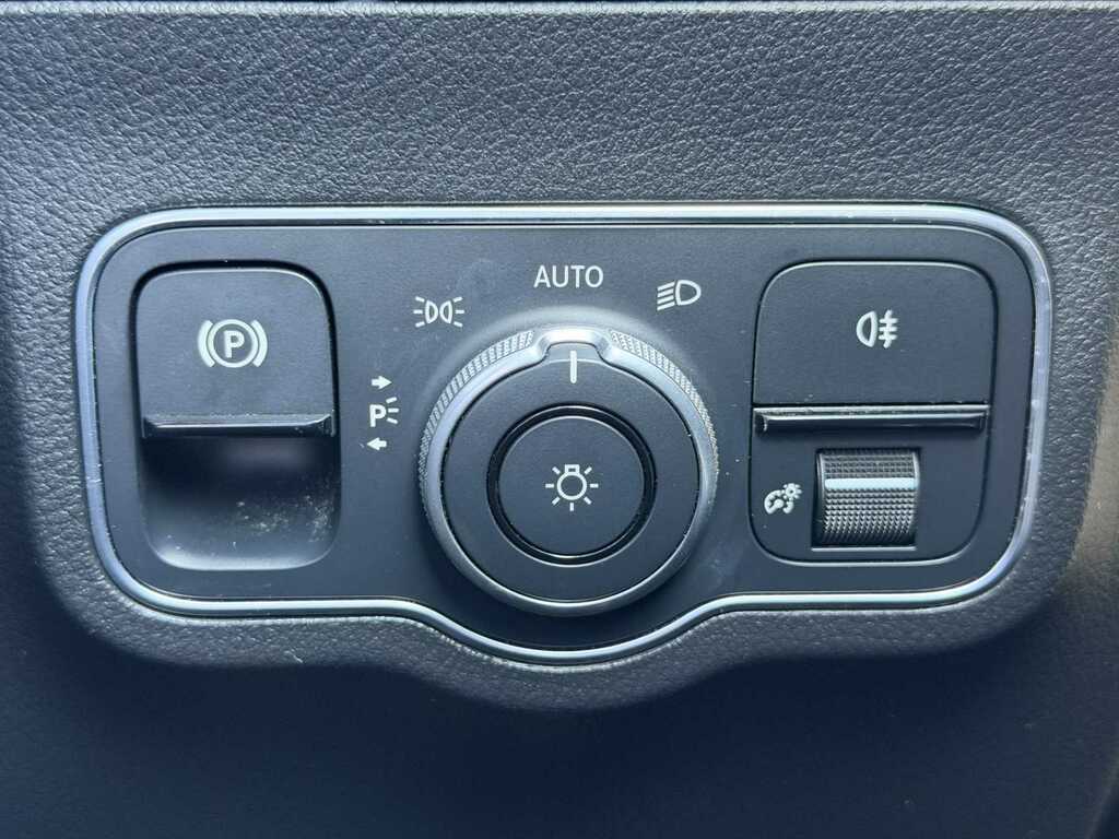 Mercedes-Benz GLA Class 1.3 Gla200 Sport Suv 7G-dct Euro 6 Ss Black #36