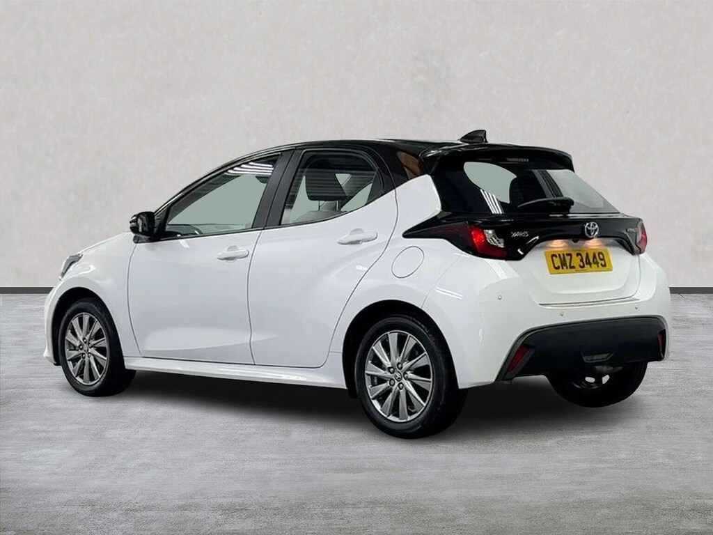 Toyota Yaris 1.5 Vvt-h Icon Hatchback Hybrid E-cvt E White #2