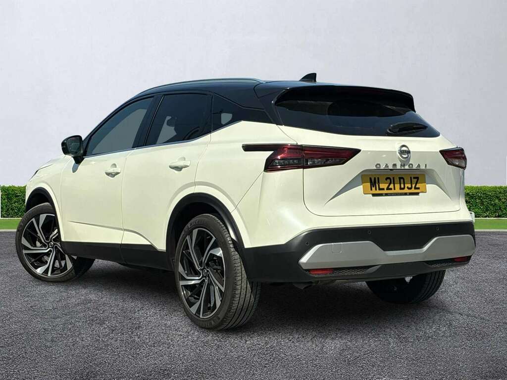 Nissan Qashqai 1.3 Dig-t Mh 158 Tekna White #2