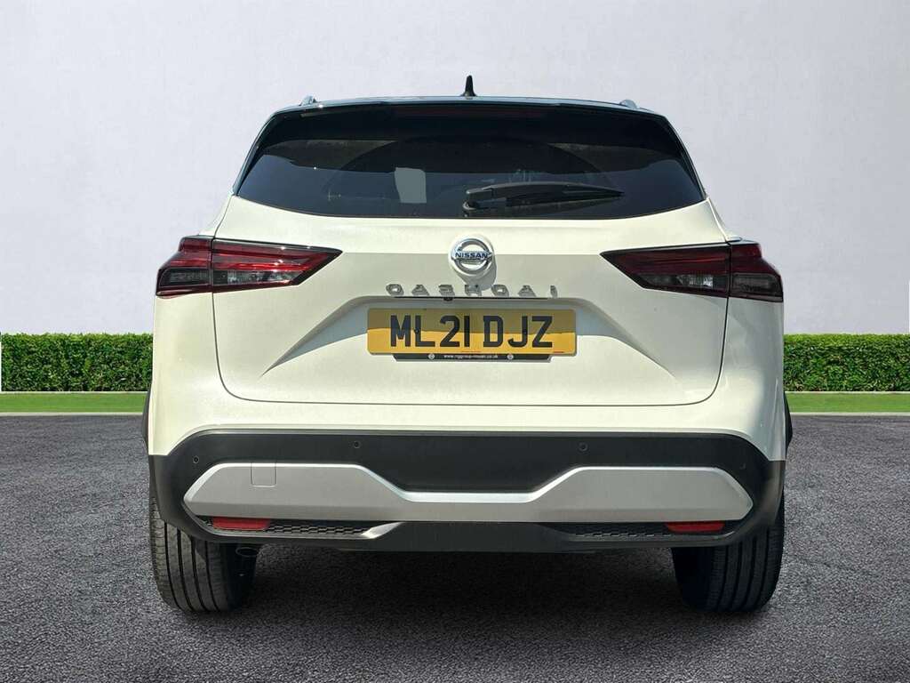 Nissan Qashqai 1.3 Dig-t Mh 158 Tekna White #4