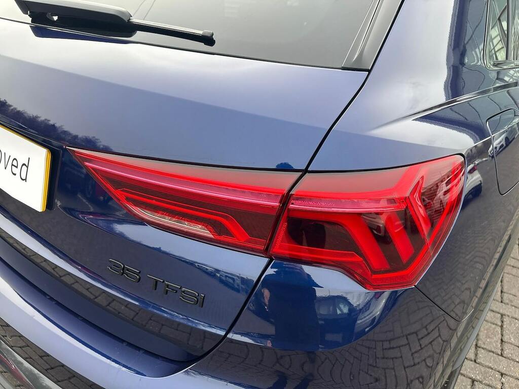 Audi Q3 S Line Black #36