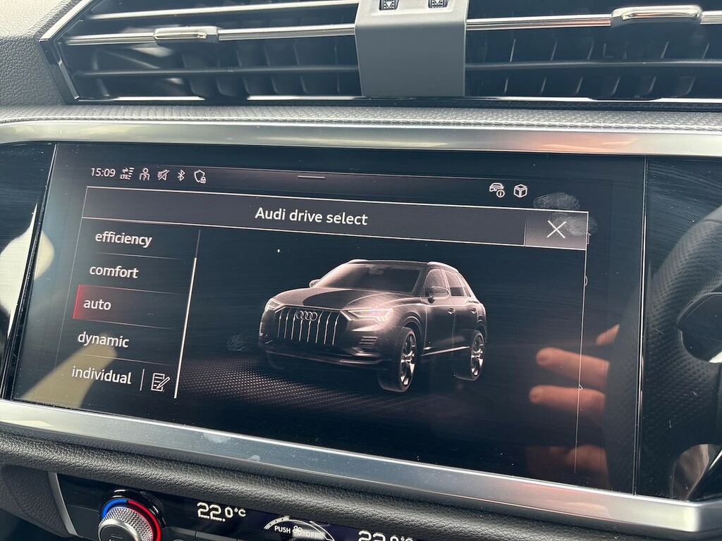 Audi Q3 S Line Black #25