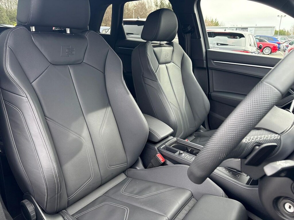Audi Q3 S Line Black #40