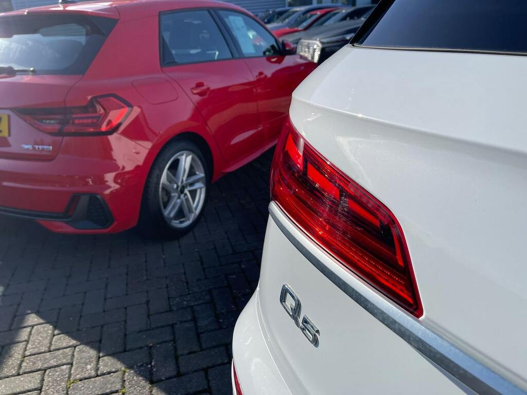 Audi Q5 S Line Black #36