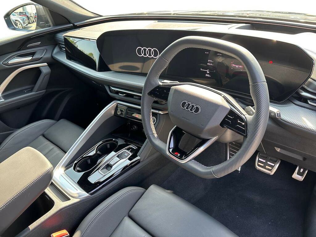 Audi Q5 Launch Edition Black #15