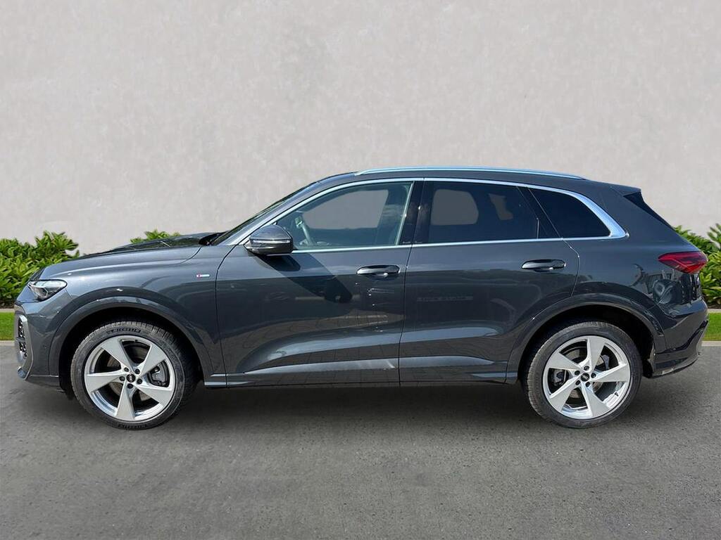 Audi Q5 Launch Edition Black #19