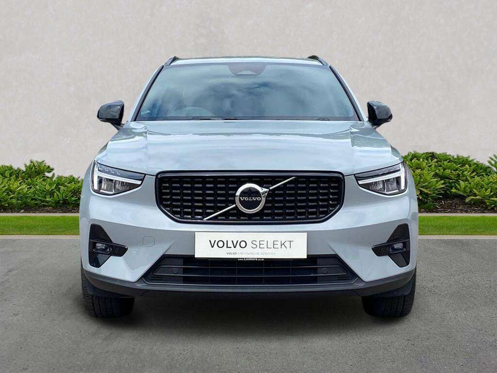 Volvo XC40 2.0 B4p Plus Dark Grey #5